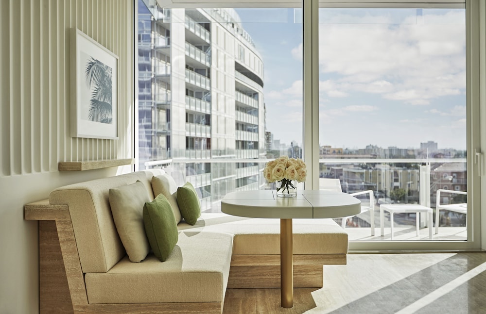 Four Seasons Hotel At The Surf Club 44/56