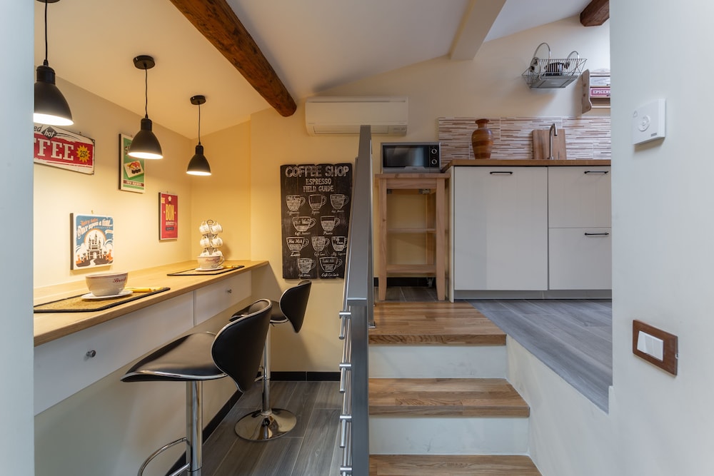 Carla s Rooms with Private Bathroom & Kitchen 17/26