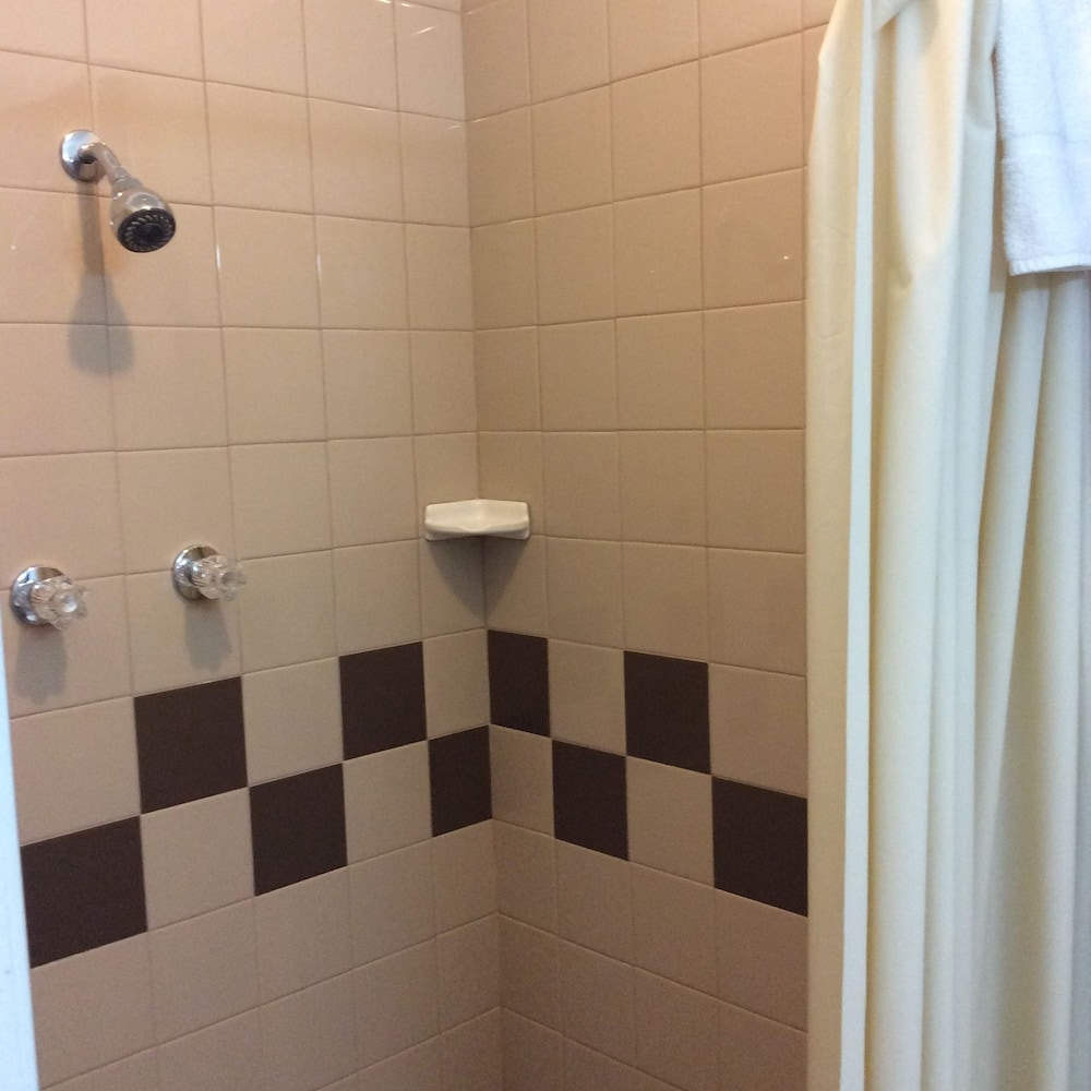 Regency Inn Comanche 21/36
