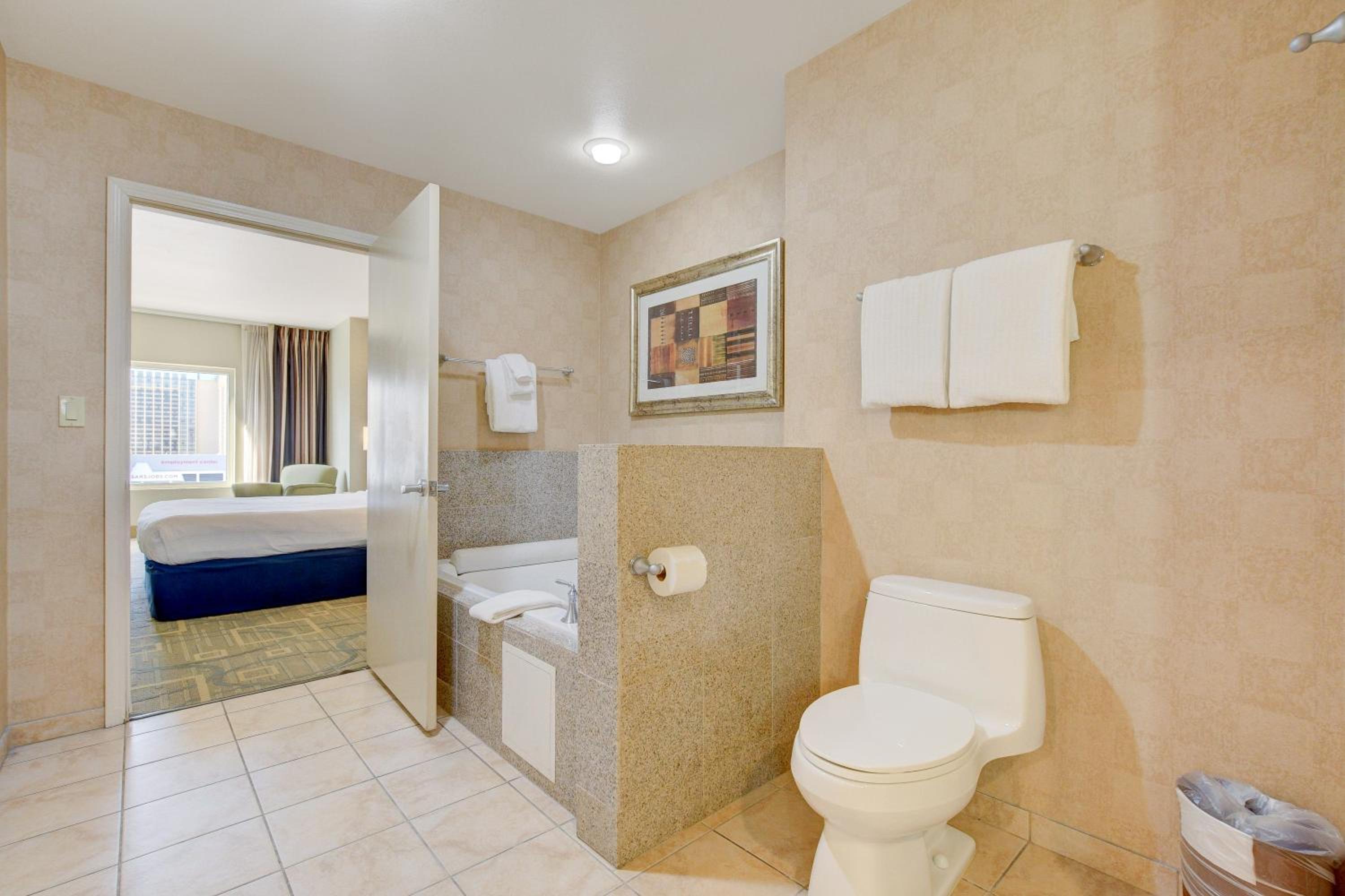 Luxury 1BD/1BTH Suite at Platinum Hotel STRIP VIEW 50/50