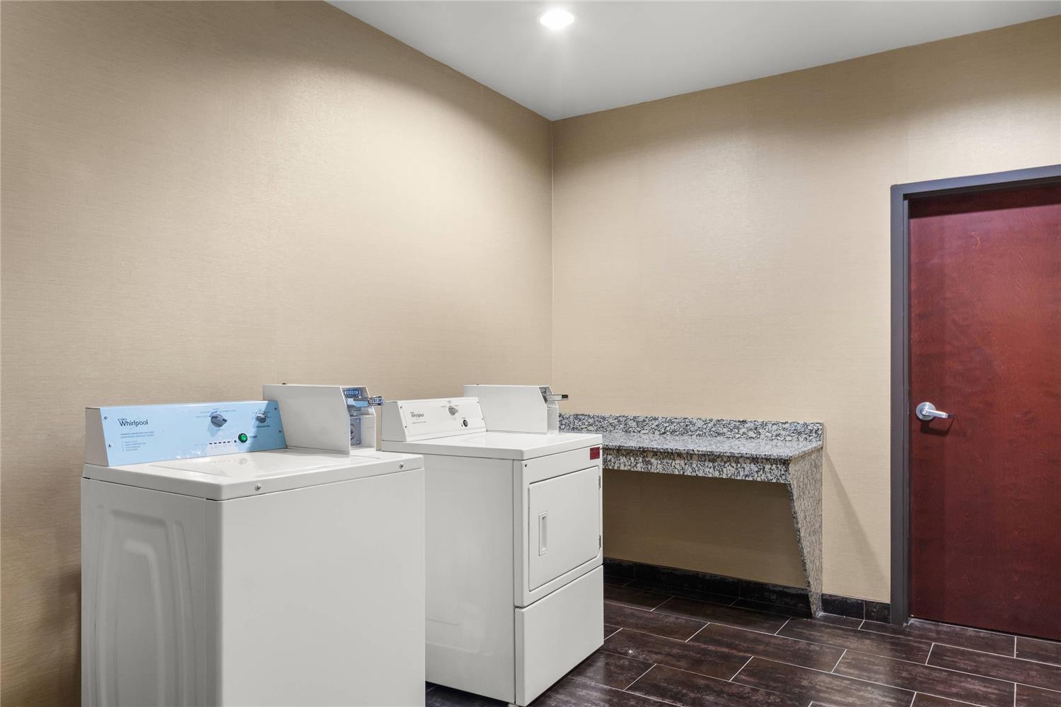 Quality Inn & Suites Pearsall, TX 14/20