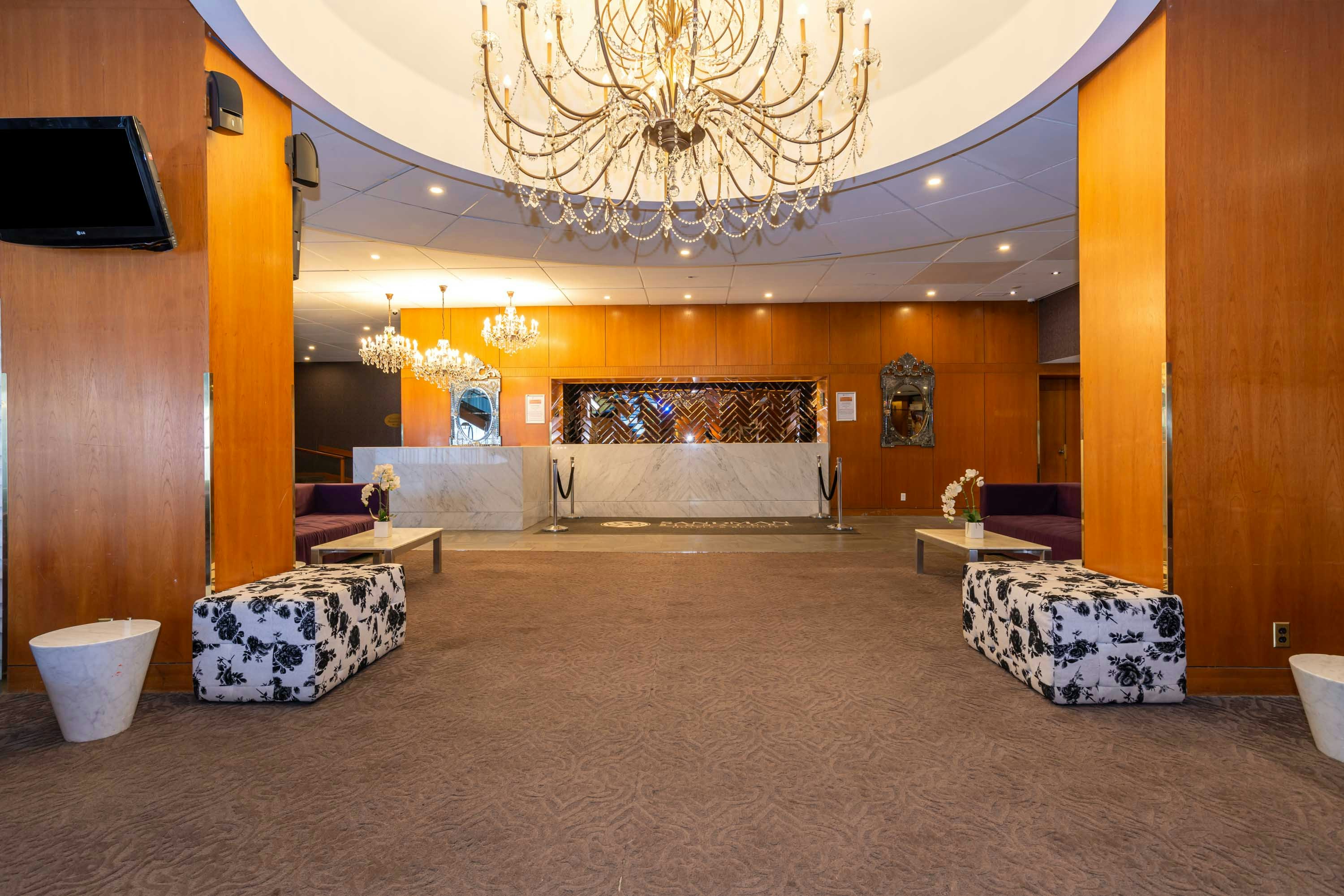Sandman Signature Edmonton Downtown Hotel 6/46