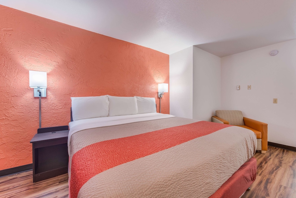 Motel6 Saint Paul, MN - I-94 28/54