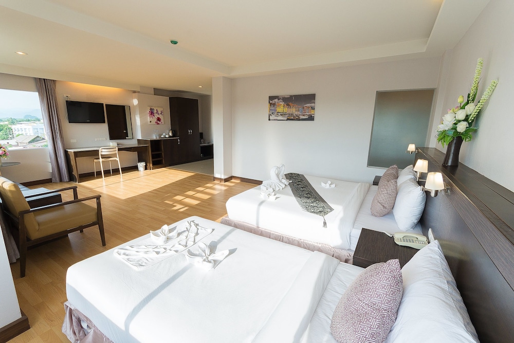 Sinkiat Buri Hotel 33/67