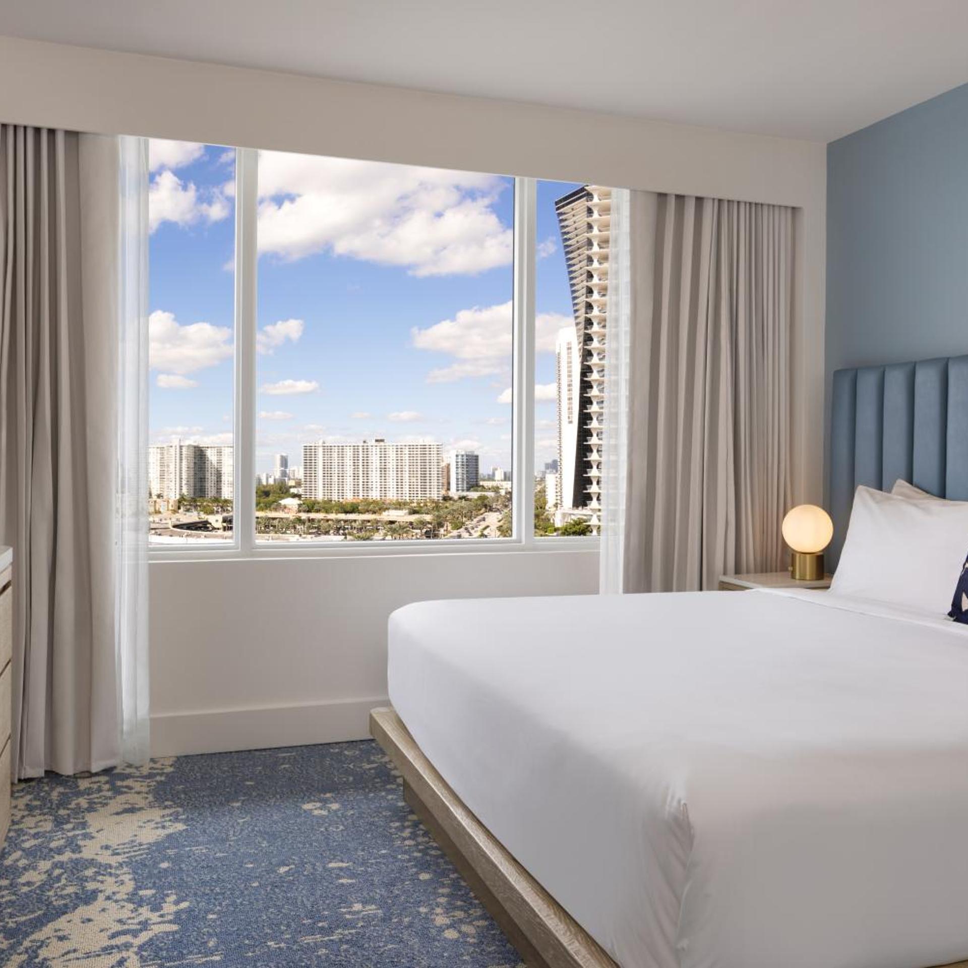 Renovated, Junior Suite, King Bed, City View