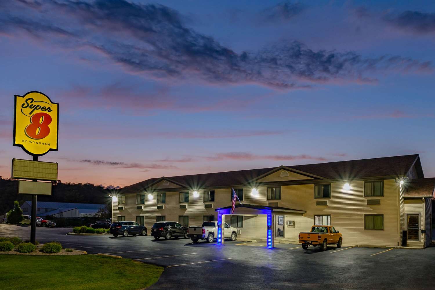 Super 8 by Wyndham Decorah 2/28