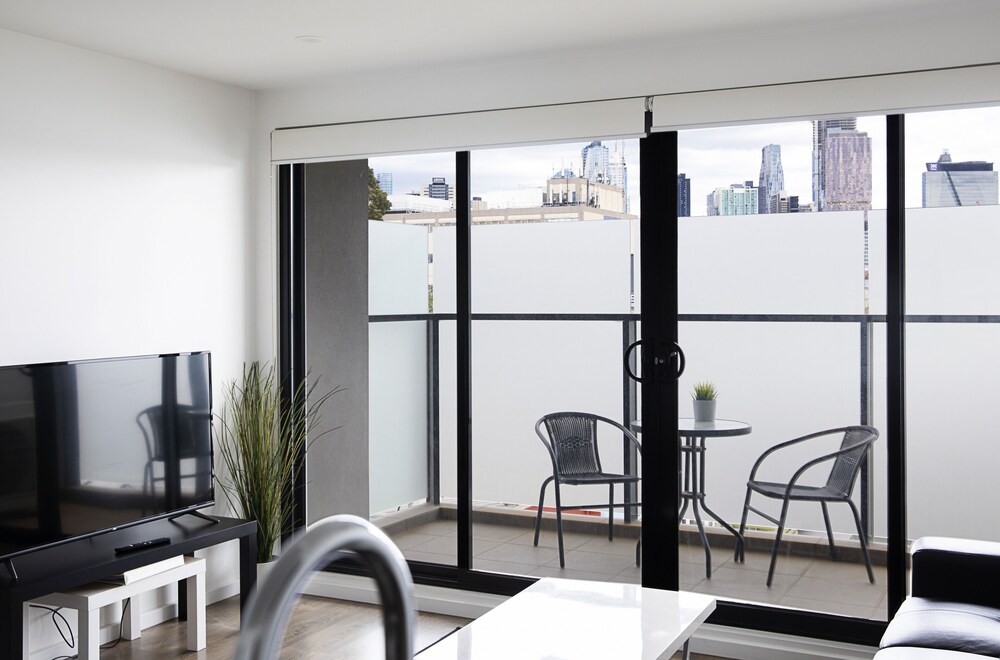 RNR Serviced Apartments North Melbourne 24/44