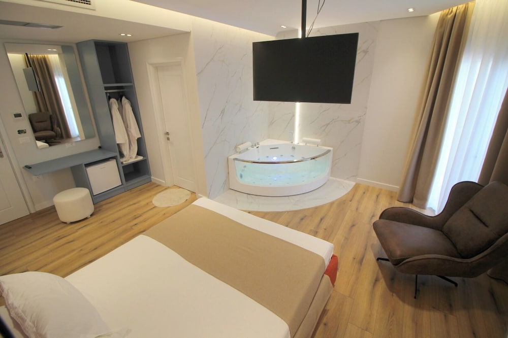 Hotel Strora 28/50
