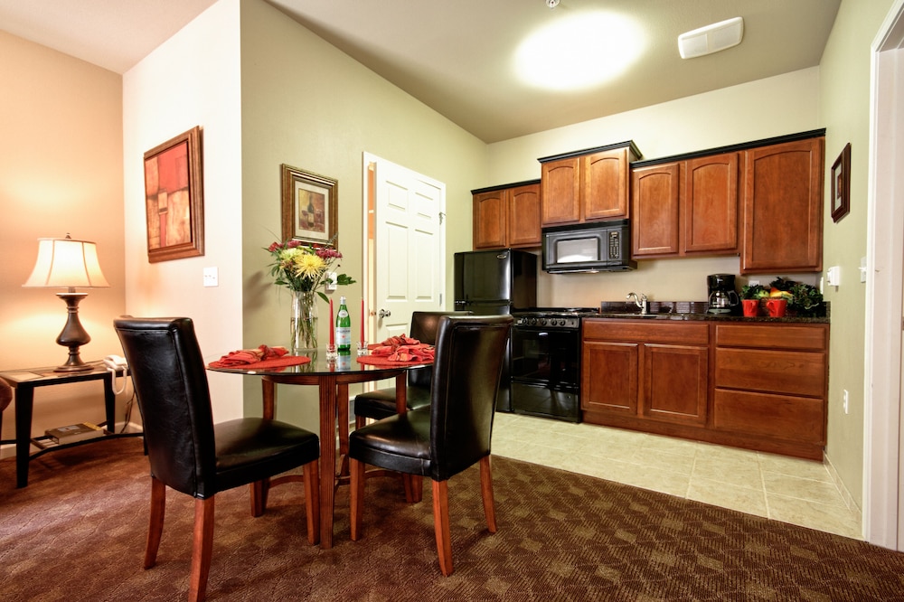 Stratford Suites 24/29