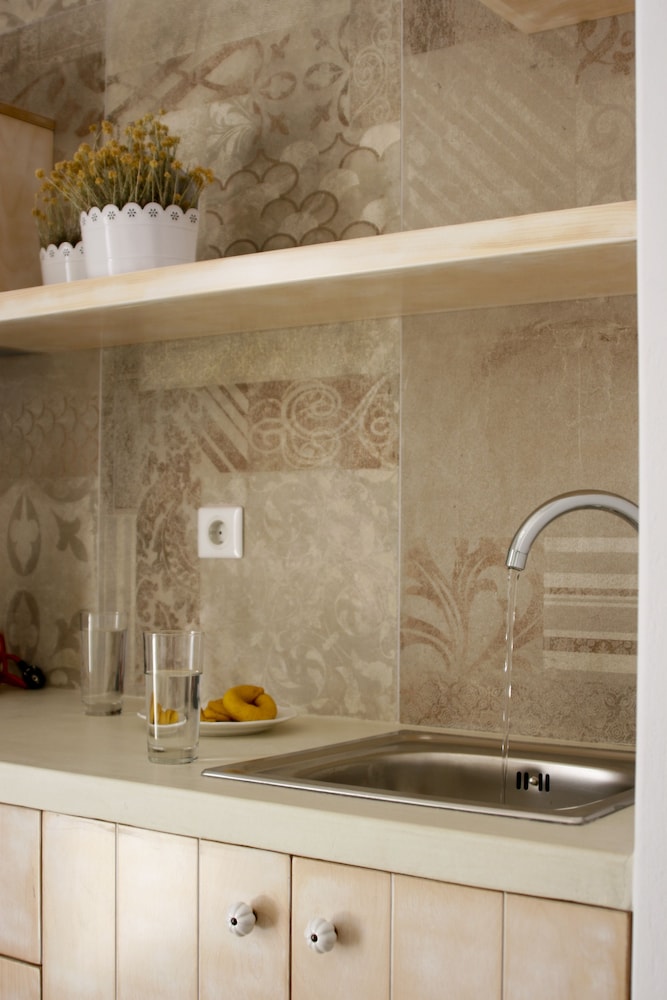 Anatoli Luxury Studios & Suites 44/50