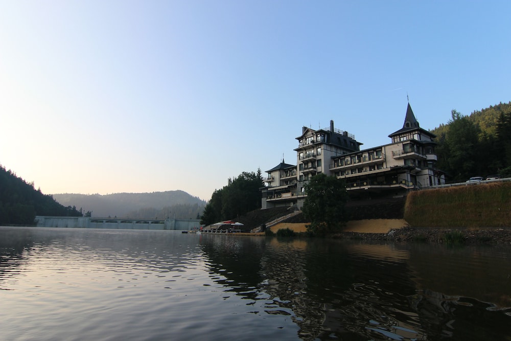 Retro Riverside Wellness Resort 64/71