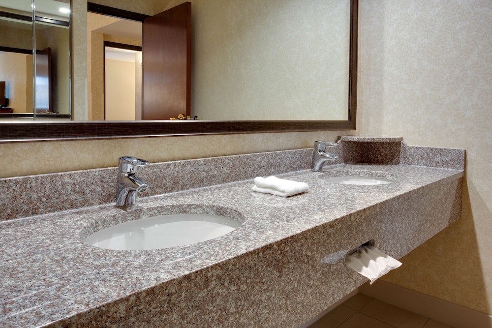 Drury Inn and Suites Terre Haute 31/32