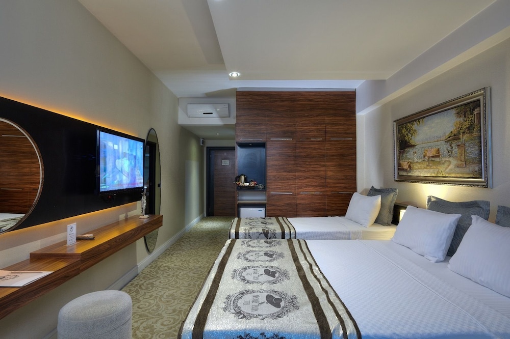 Madame Tadia Hotel 7/43