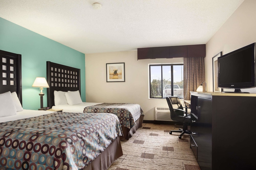 Days Inn by Wyndham Fort Smith 14/29