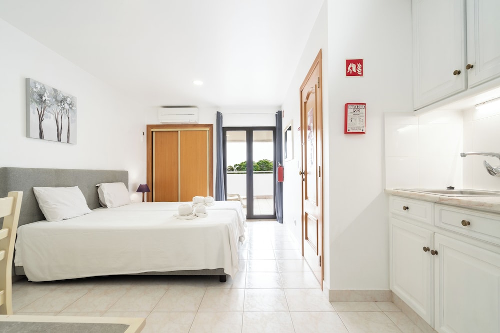Vale de Carros Apartments 6/18