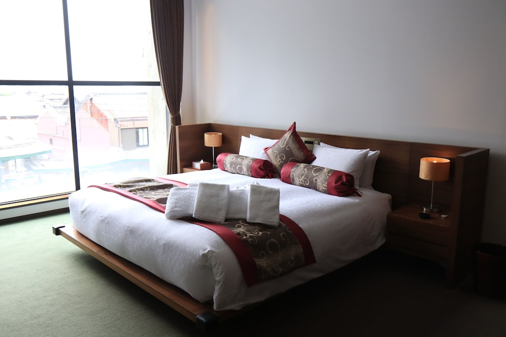 Kizashi The Suite 12/49