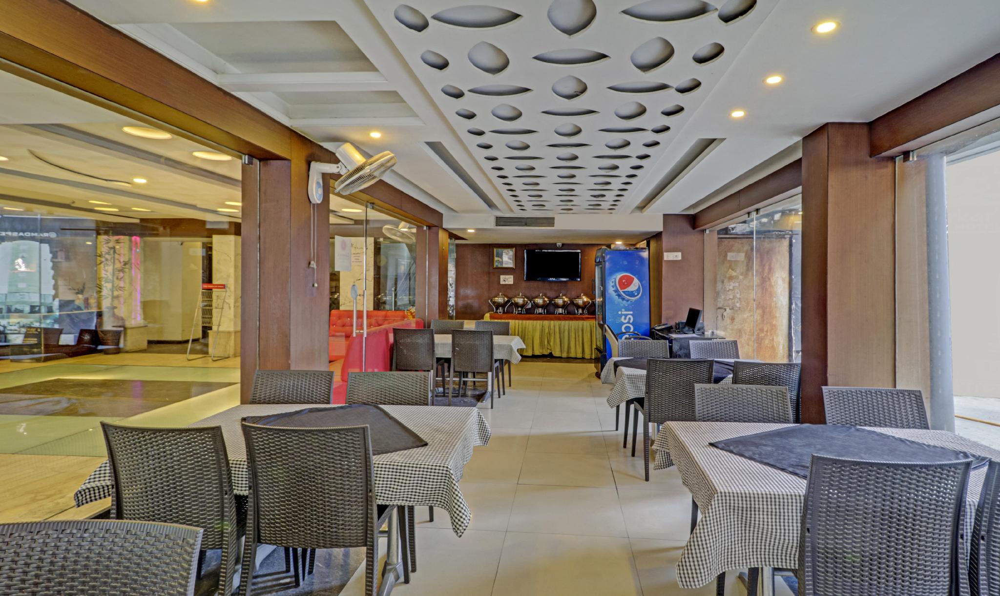Oyo 5408 Loharkar's Family Hotel 30/34