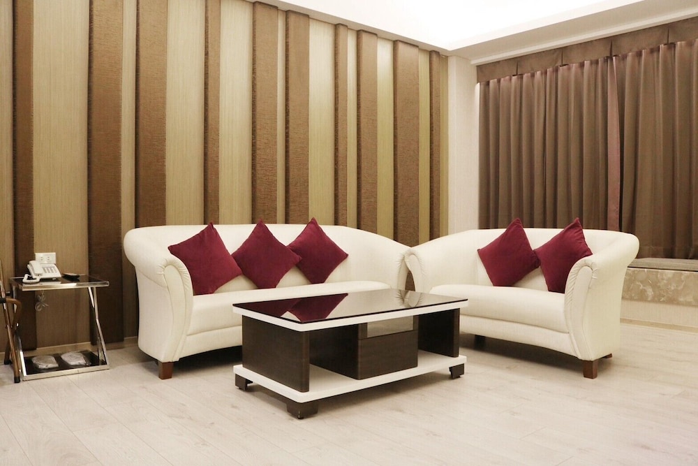 Tsun Huang Hotel 33/62