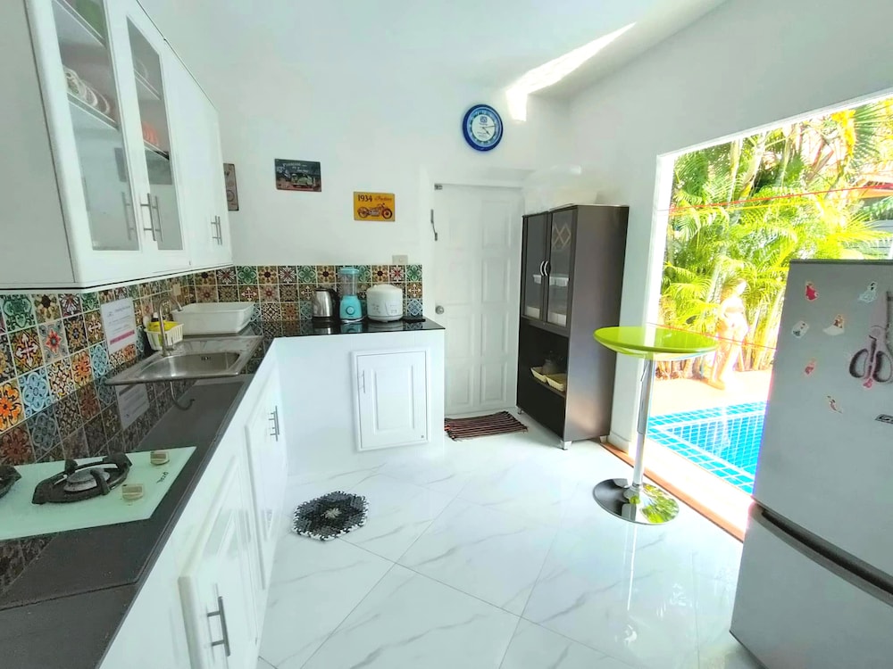 Baan Kanittha - 6 Bedrooms Gt Pool Villa 7/20