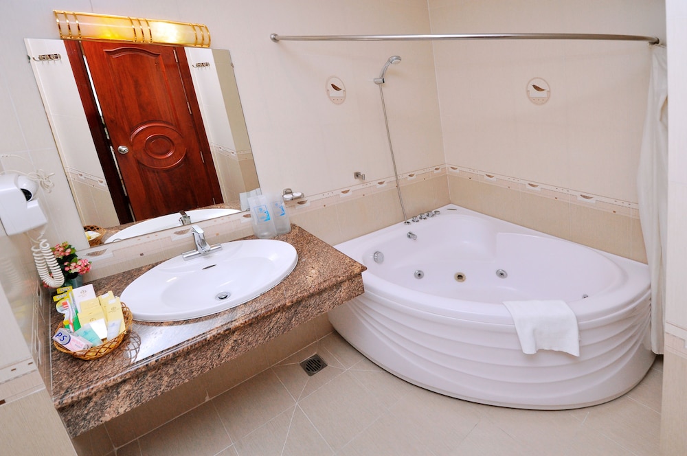 Tan Hoang Long Hotel 20/22