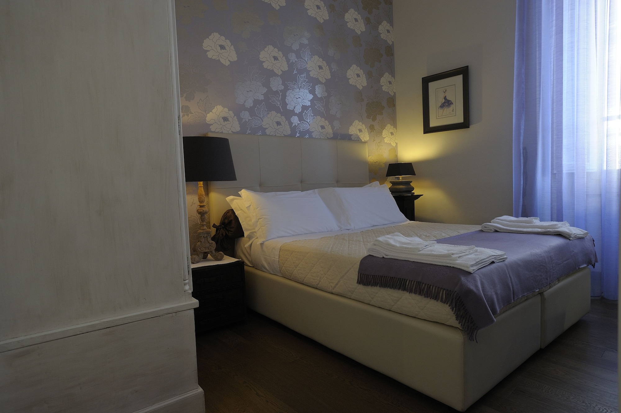 ROOM, DOUBLE BED
