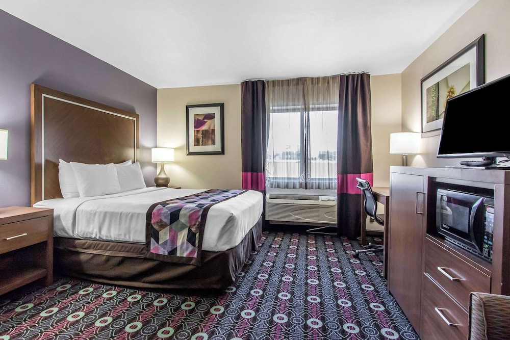 ROOM, QUEEN BED, ACCESSIBLE