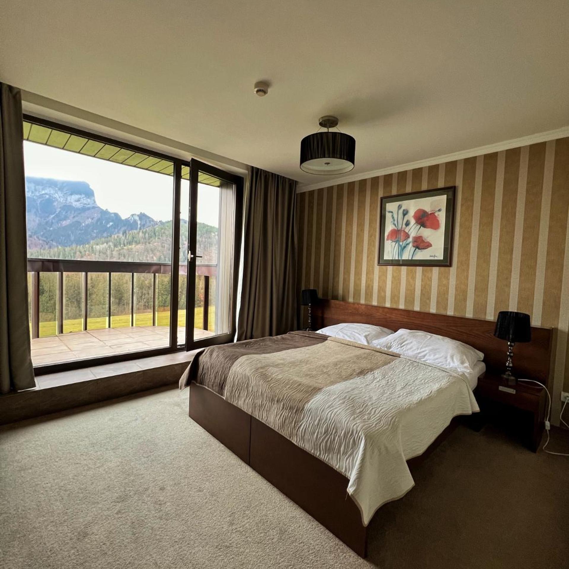Plus, Family, Mountain View