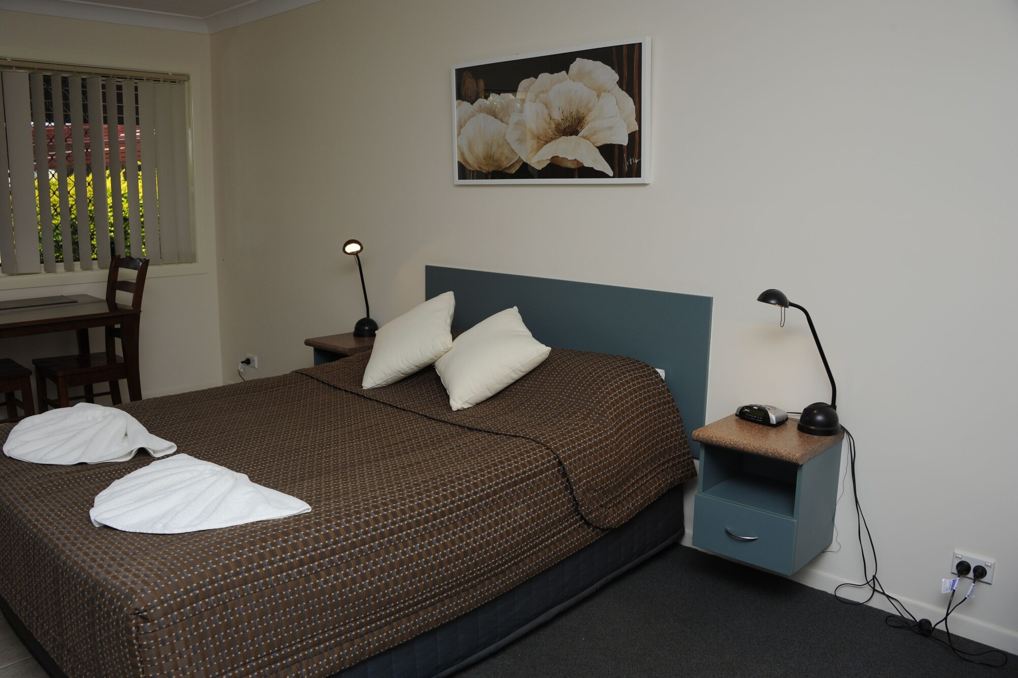 EXECUTIVE, SUITE