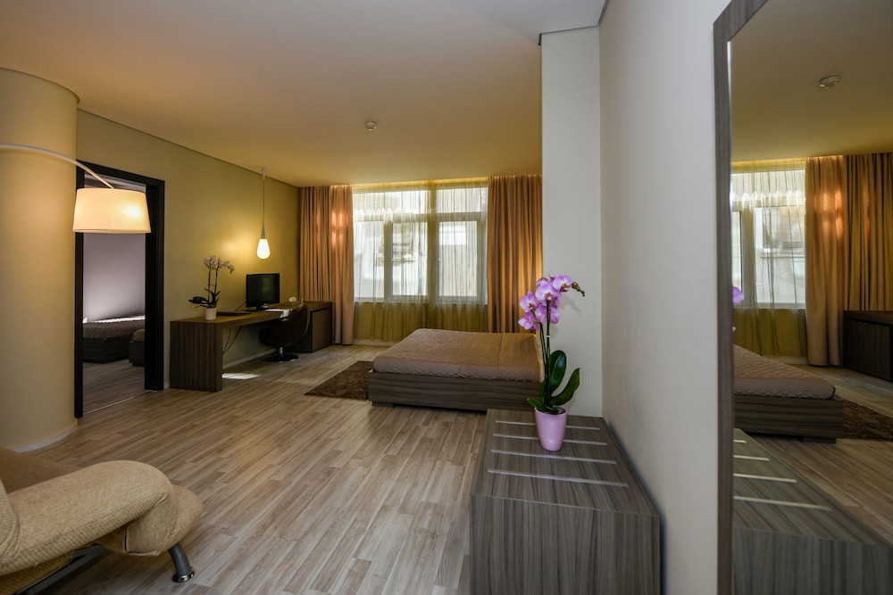 Sky Tower Hotel Tirana 23/31