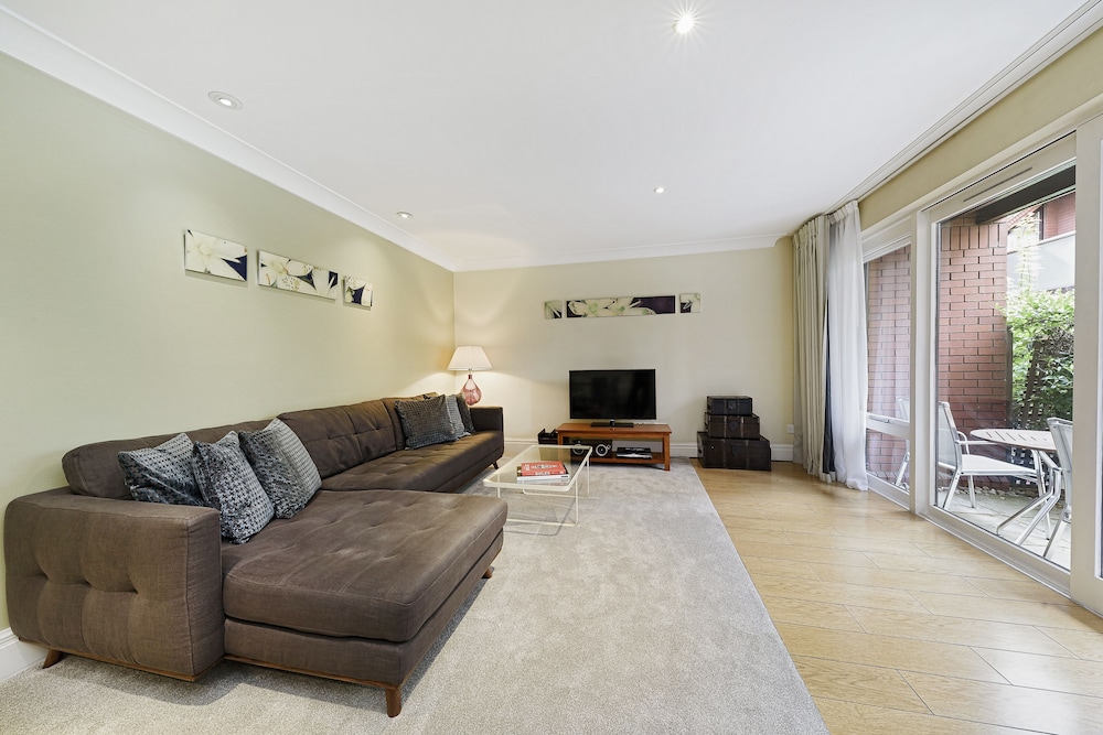 Cheval Knightsbridge 33/50