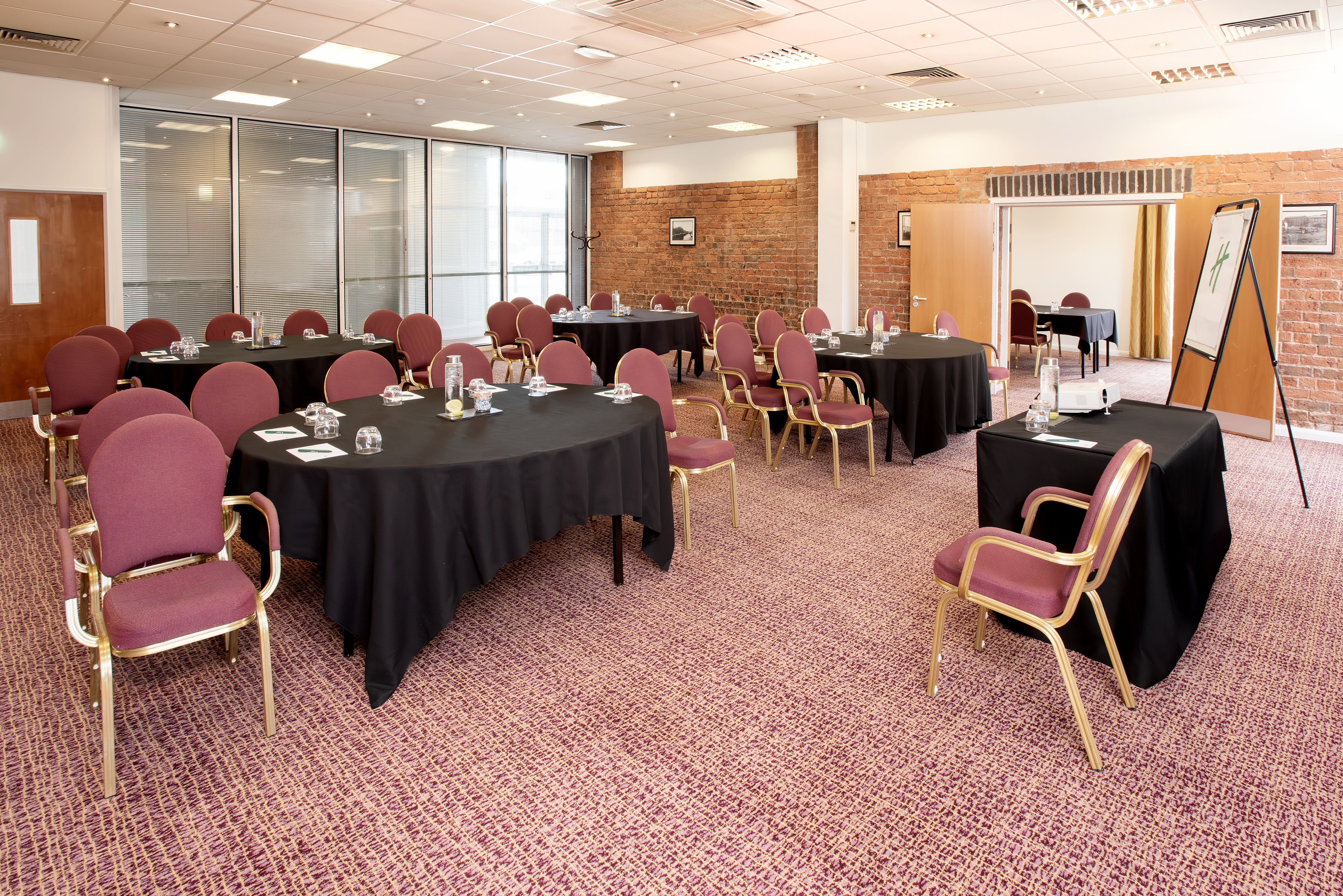 Holiday Inn Ellesmere Port Cheshire Oaks 12/48