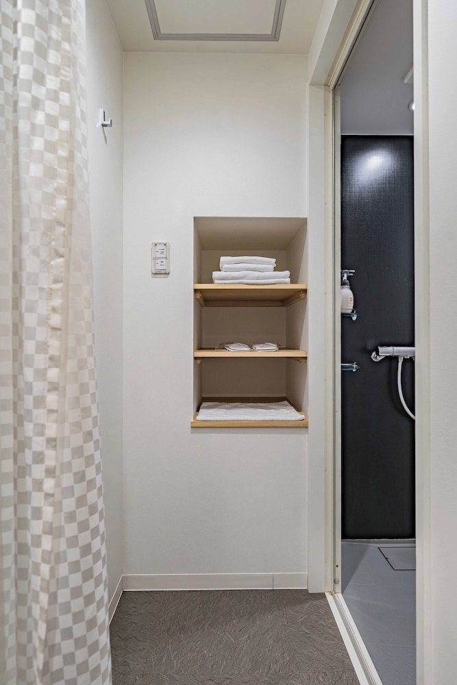 Kansai International Airport Hotel 11 28/54