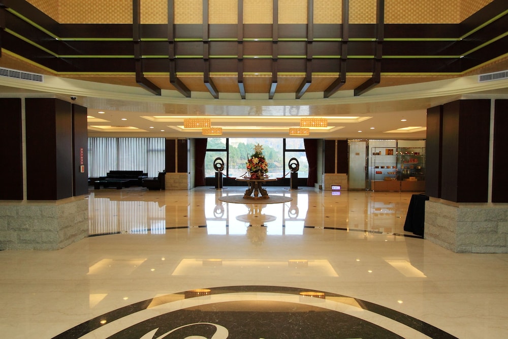 Sun Moon Lake Hotel 10/74