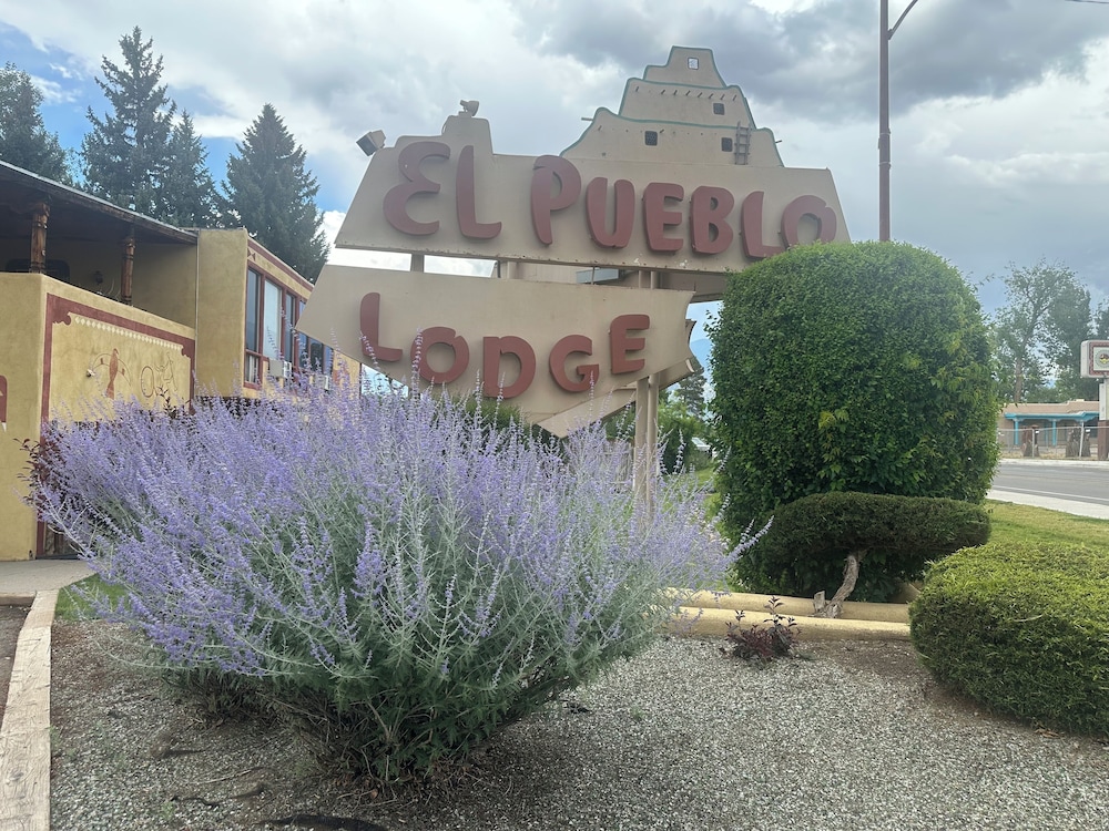 El Pueblo Lodge 71/71