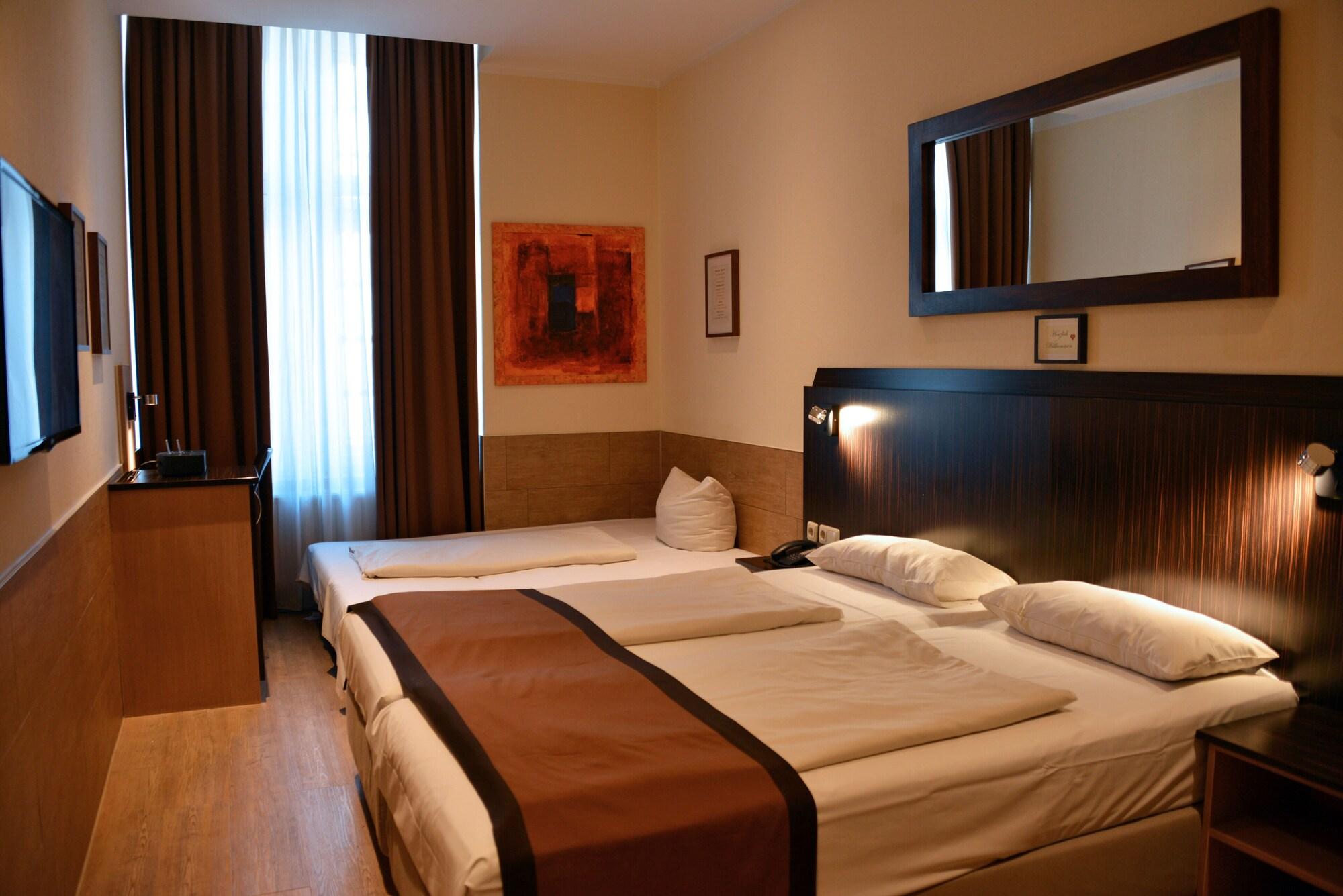 غرفة قياسية ثلاثية، Arthotel Munich 5/10