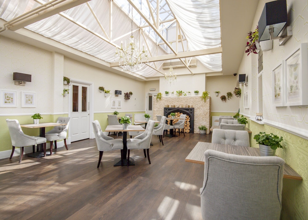 The Highworth Hotel 32/48
