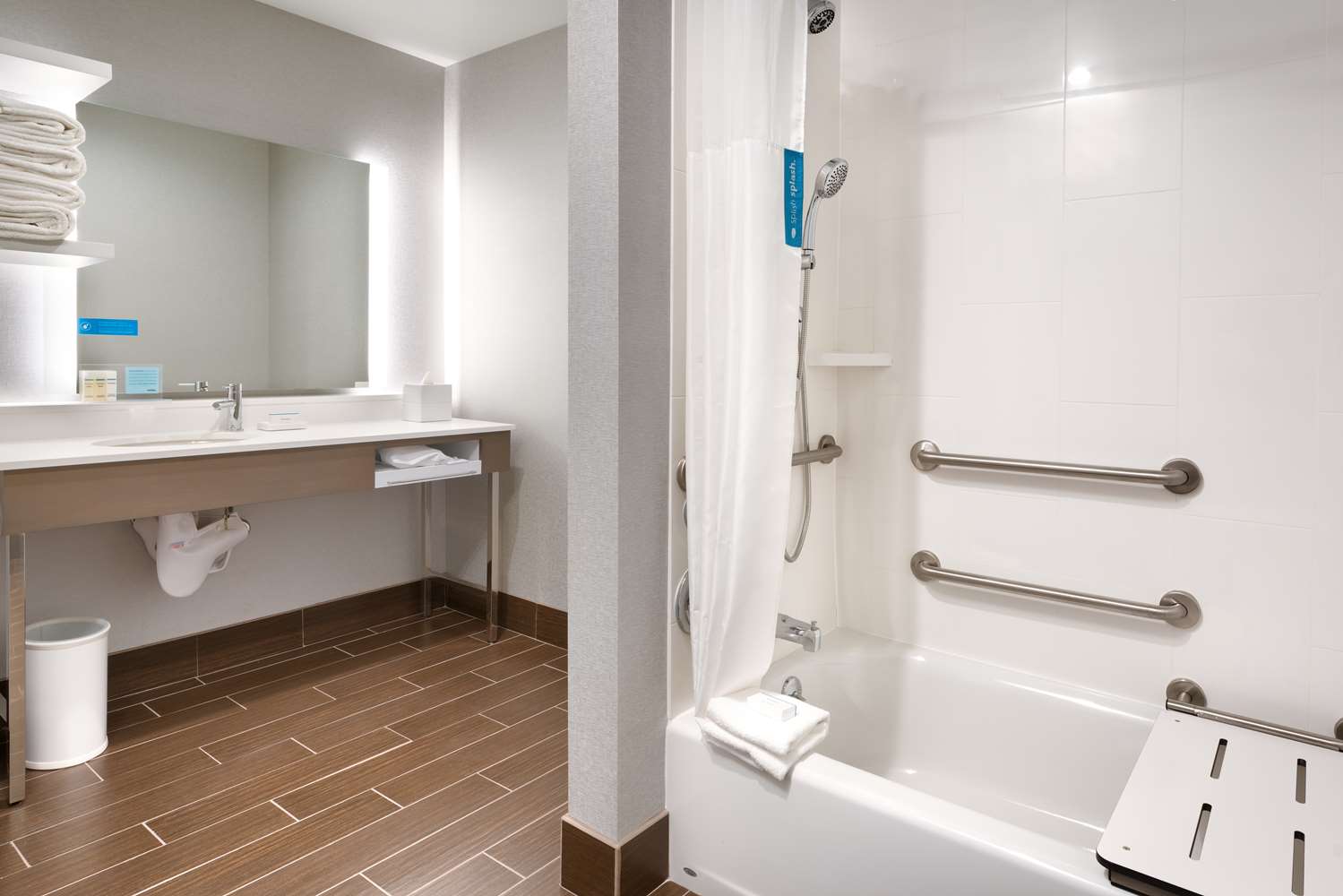 Hampton Inn Suites Anaheim Resort Convention Center 33/34