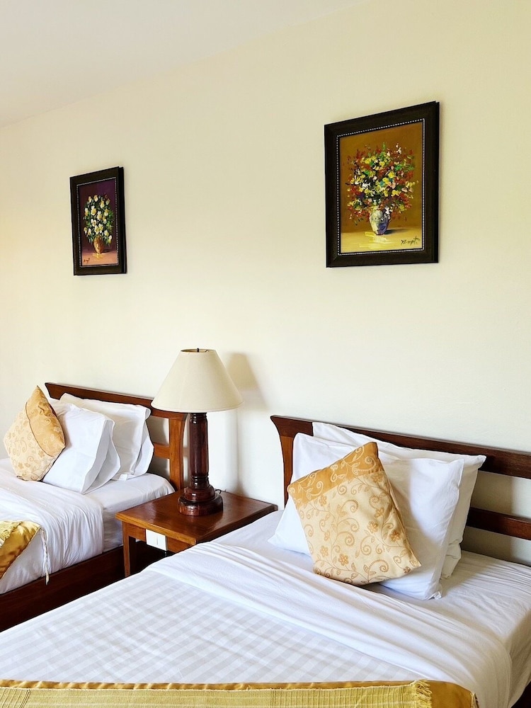 RIVERHOUSE HOTEL 27/71