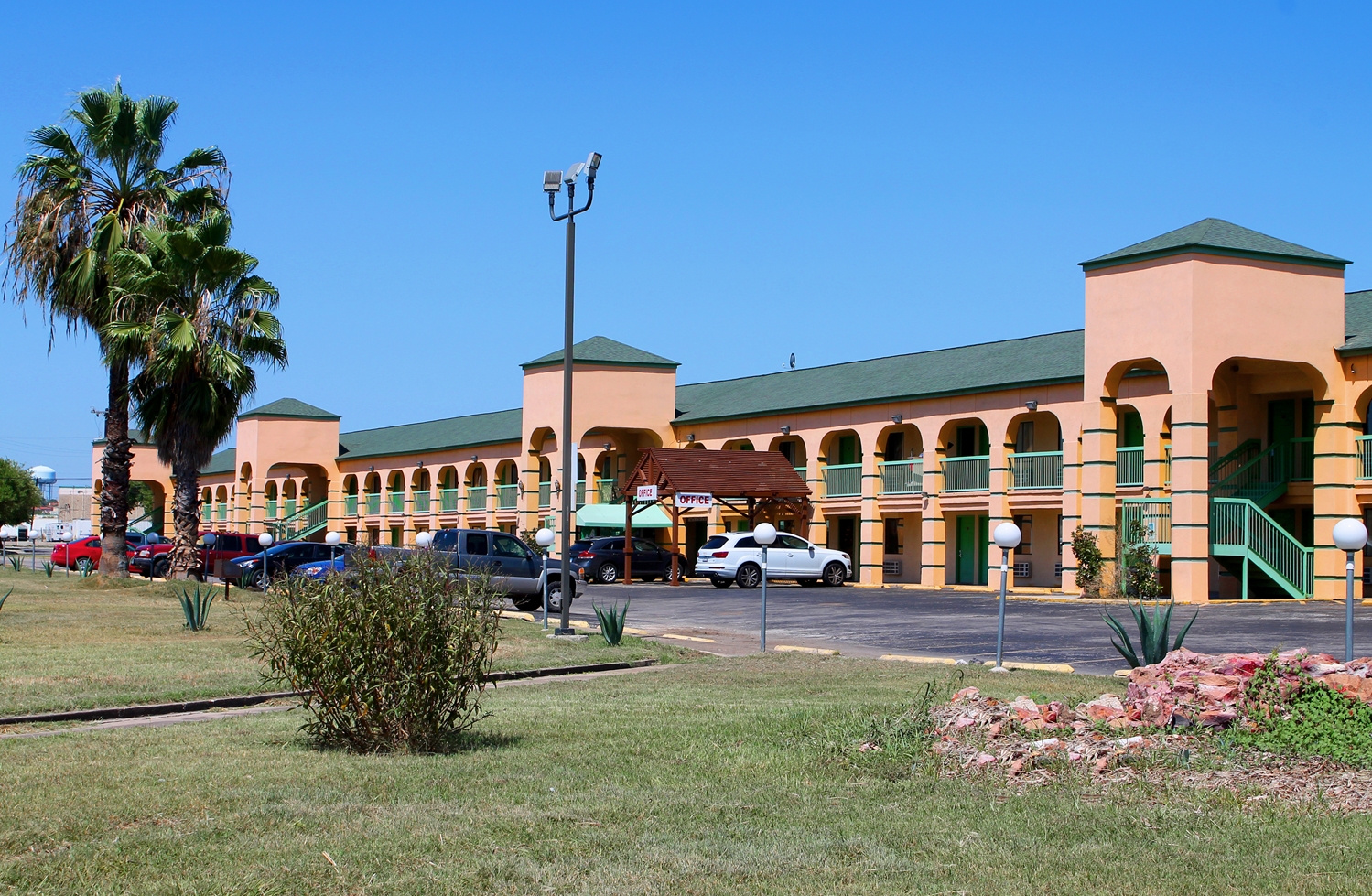 Americas Best Value Inn - Frost Bank Center 35/36
