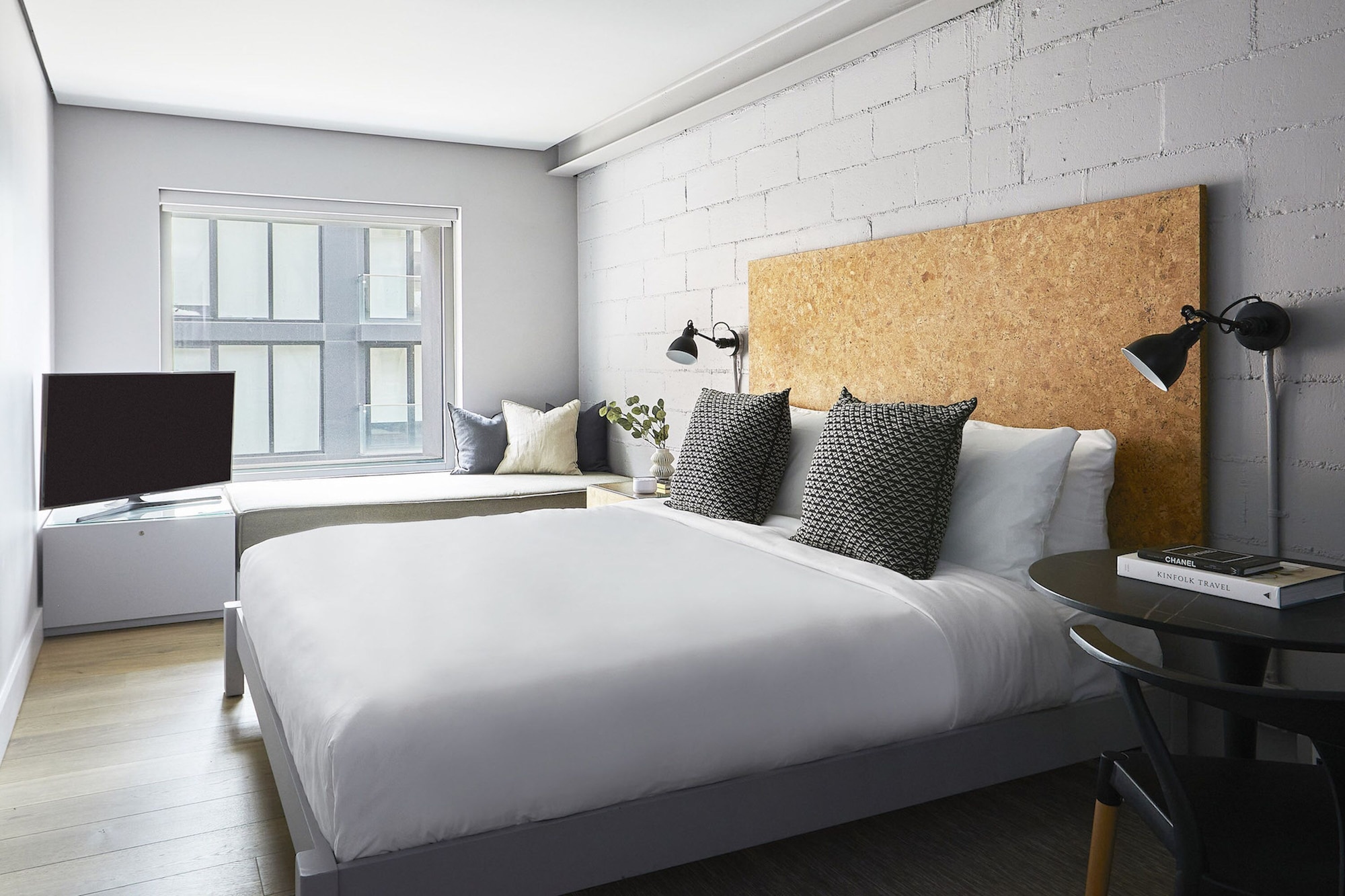 CLASSIC, STUDIO, KING BED