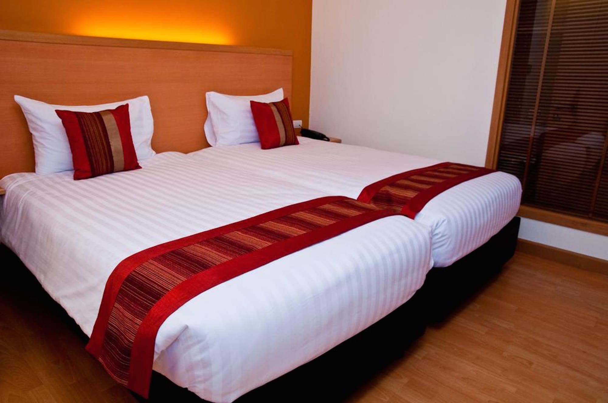 SUPERIOR, TWIN BEDS