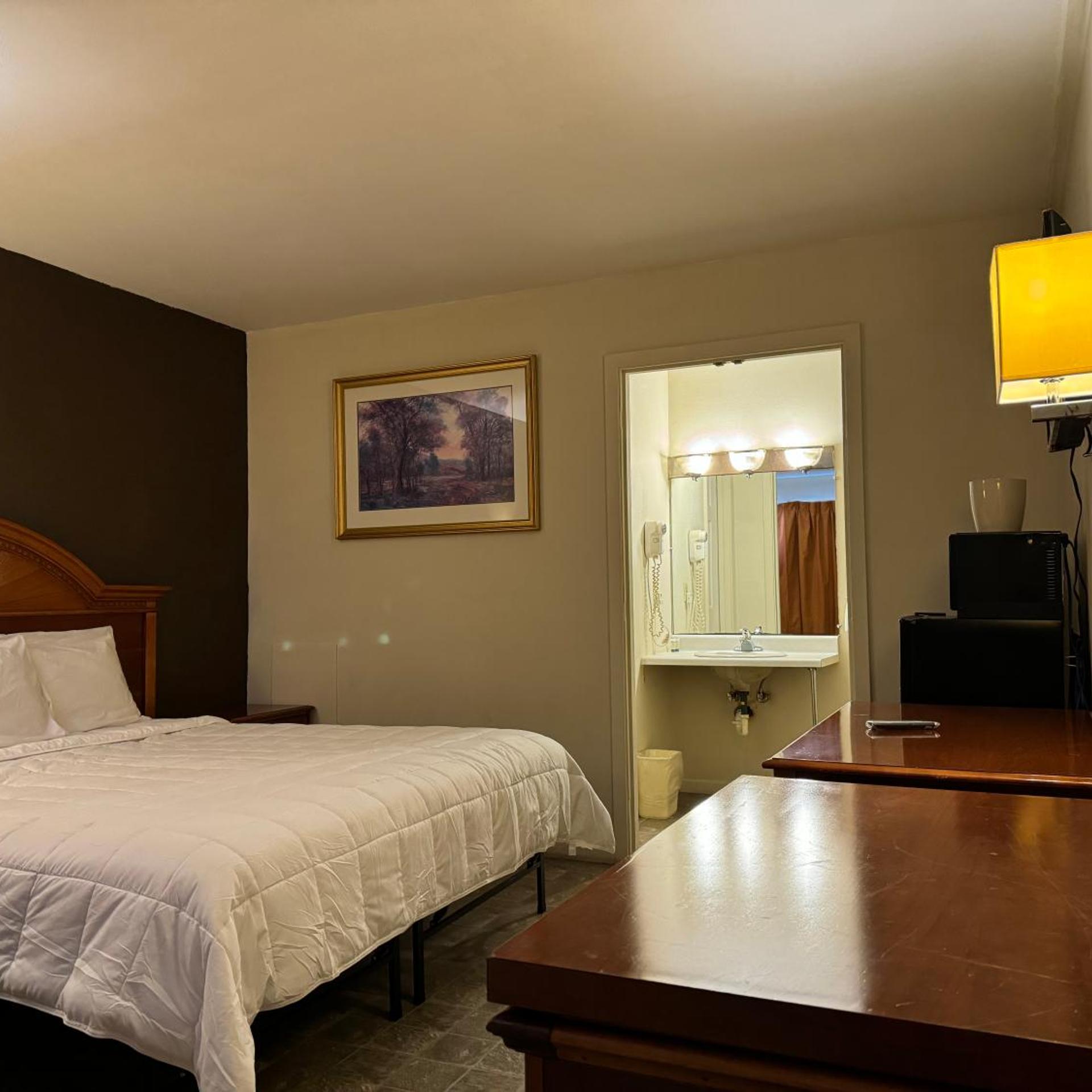 Country Club Inn &amp; Suites 16/51