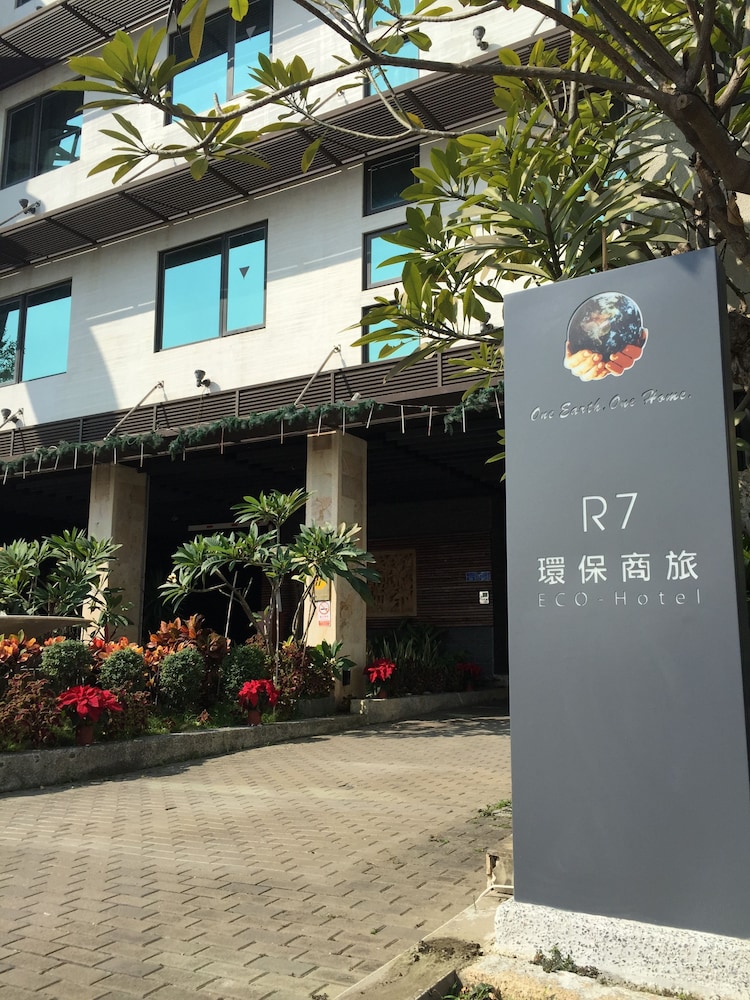 R7 Eco Hotel 2/33