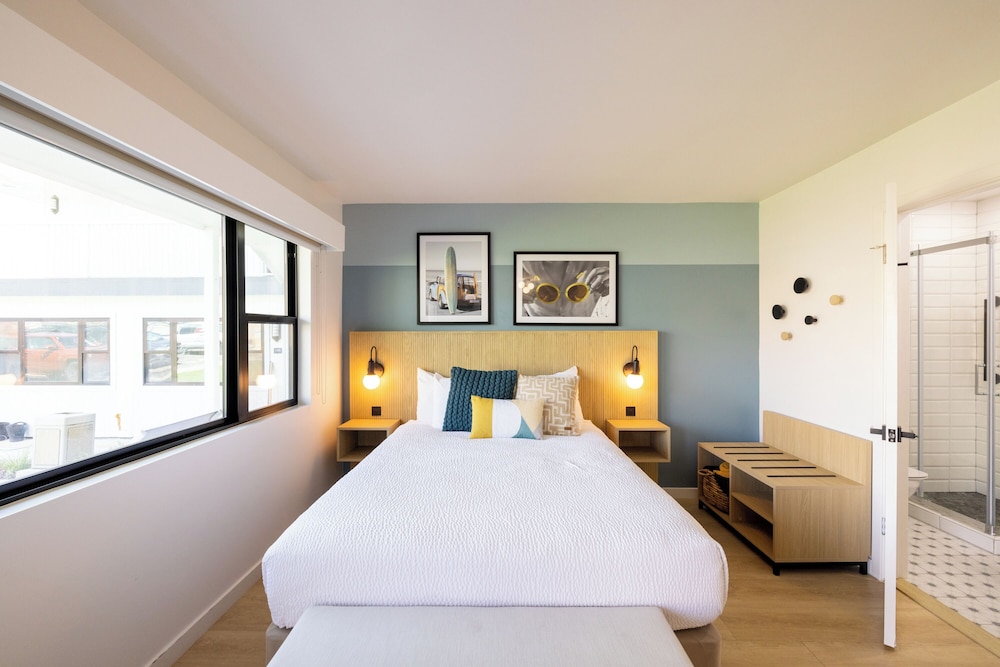 Tides Oceanview Inn & Cottages 22/50
