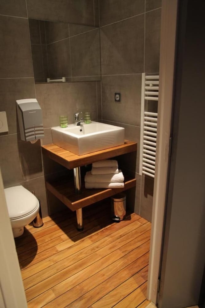 COZY HOTEL 20/40