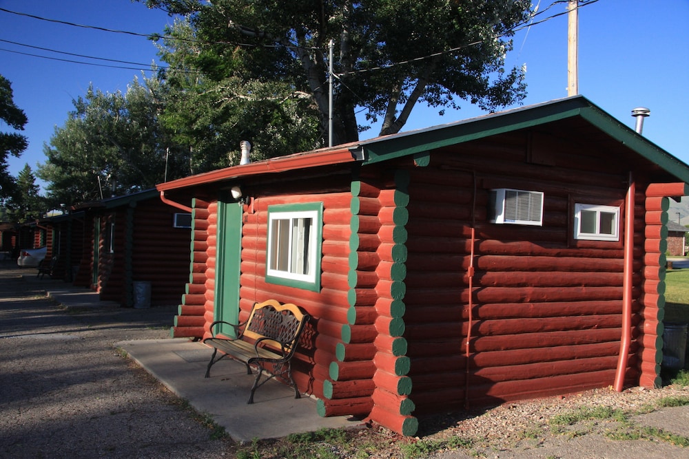 Z Bar Cabins and Motel 3/43