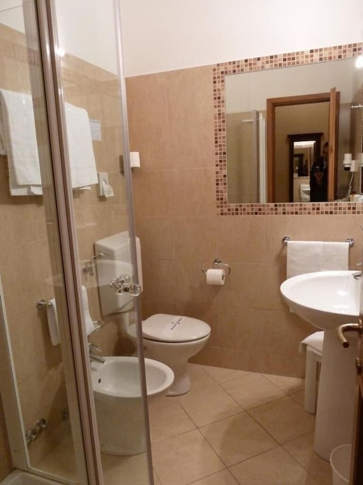 Albergo Reggio 18/63