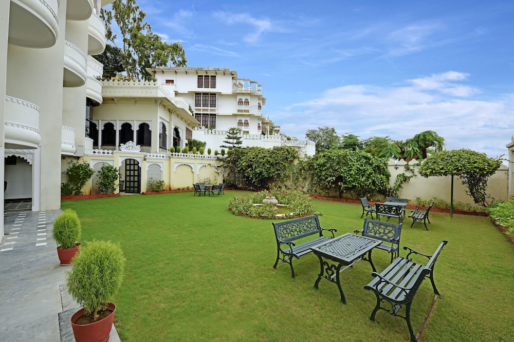 Hotel Swaroop Vilas 40/49