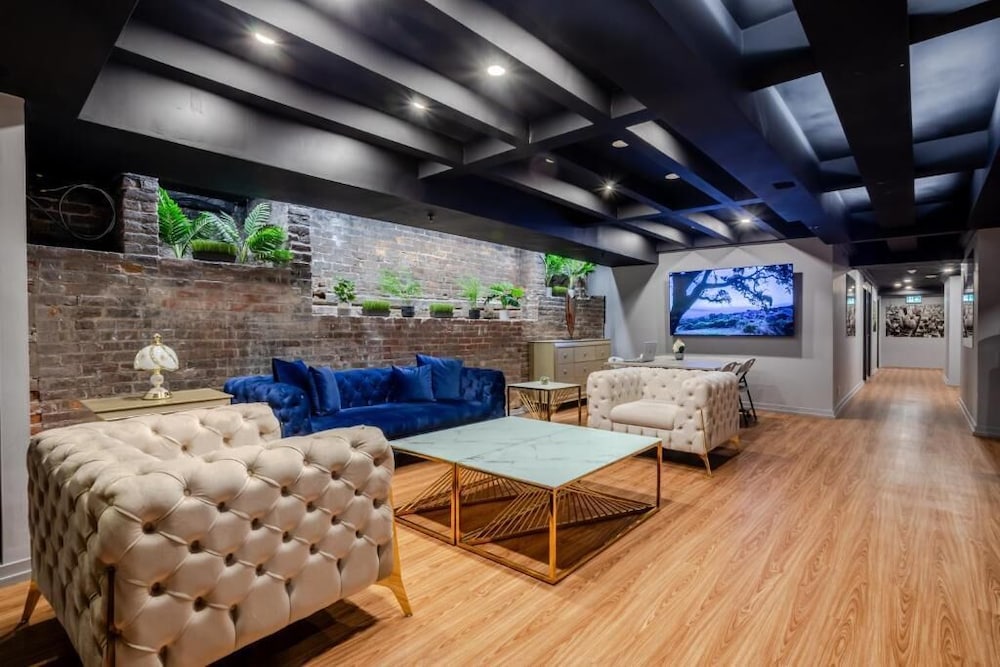 4 BEDROOMS, DELUXE, SUITE