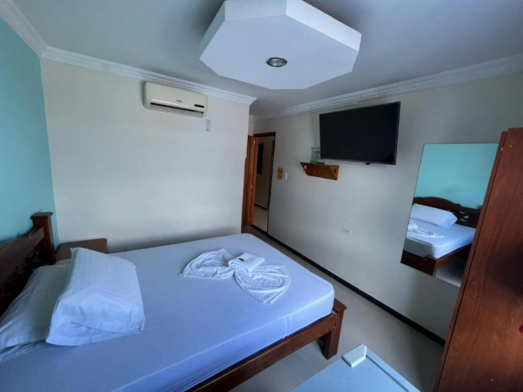 Hotel Bucarica Plaza 9/16